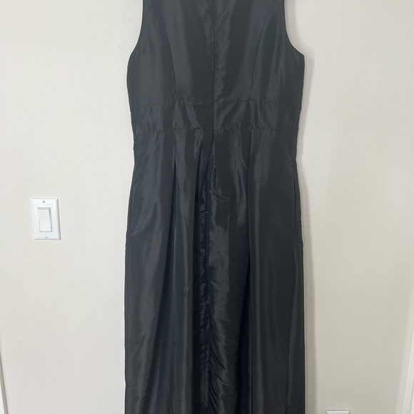 Sleeveless black dress with beaded detail at neckline - Picture 2 of 4